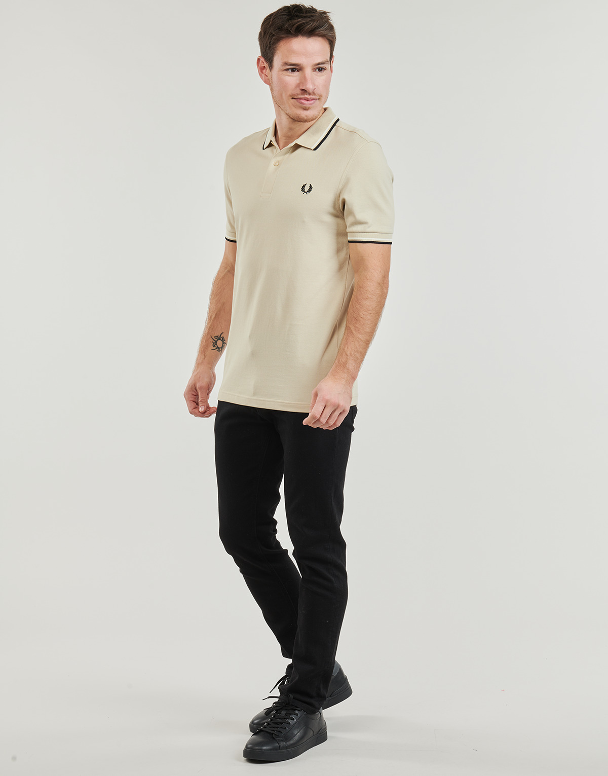 Fred Perry Ecru / Noir TWIN TIPPED FRED PERRY SHIRT UHMEfHt1